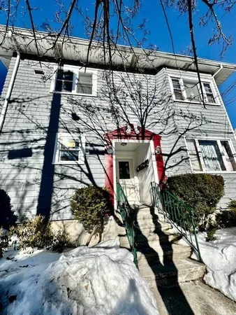 $2,250 | 144 Robbins Street, Unit 4, Waltham, MA 02453