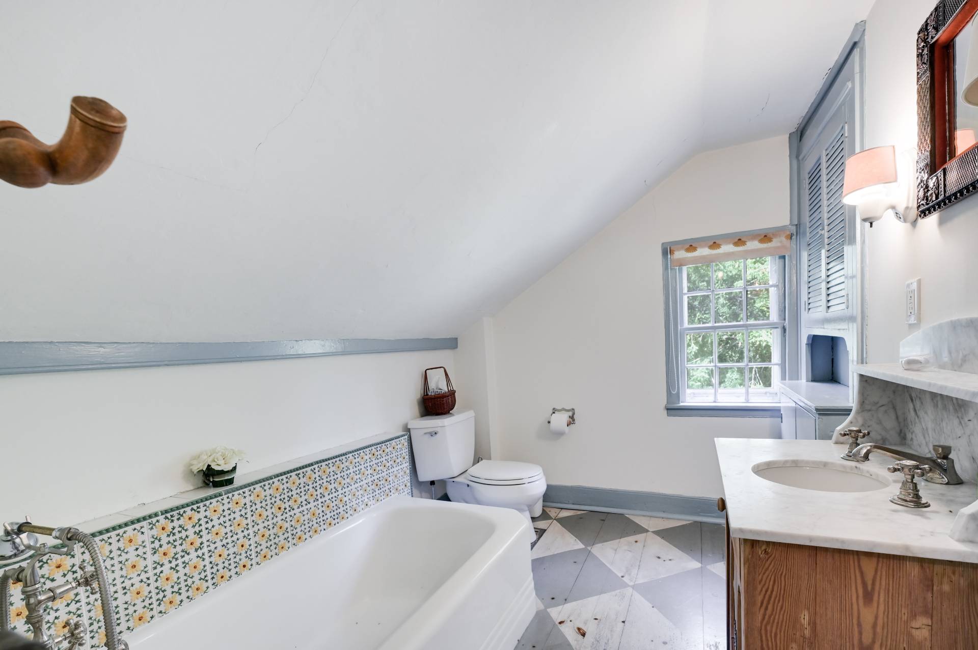 10 Ferry Road Sag Harbor, NY 11963 - Photo 40 of 41 a living room with furniture and a window