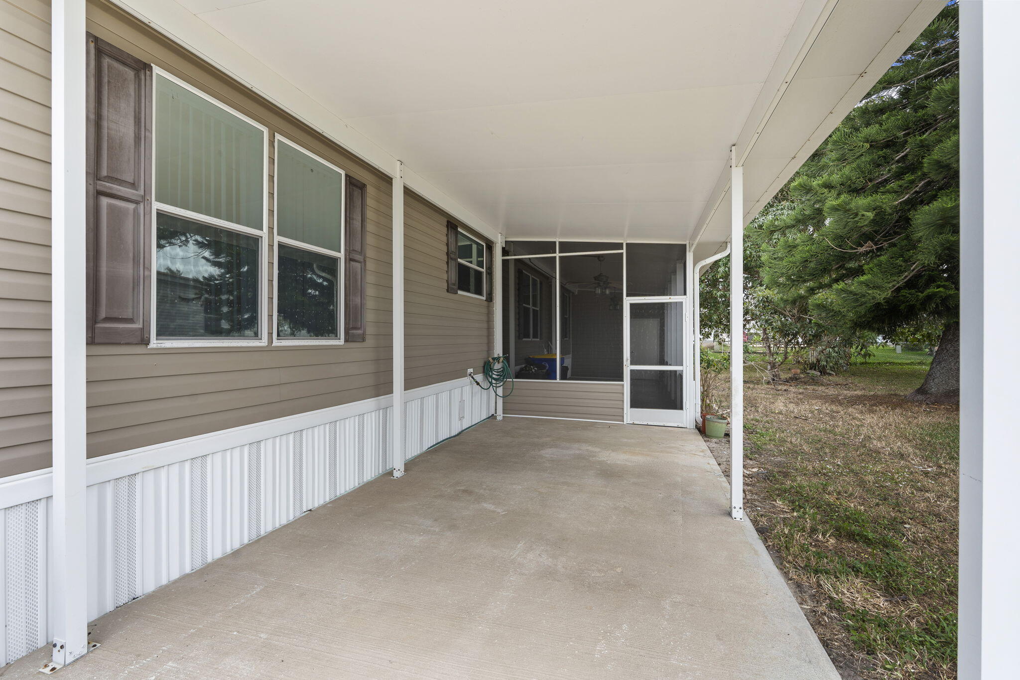 6910 Southeast Congress Street Hobe Sound, FL 33455 - Photo 3 of 38 10-web-or-mls-DSC08057