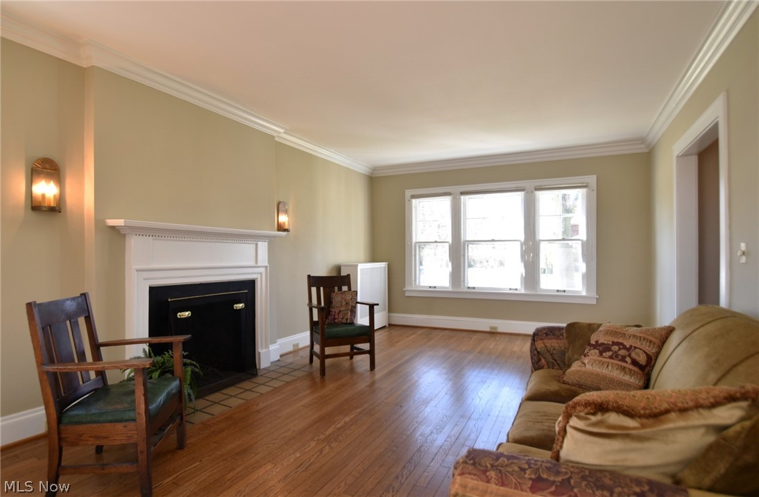 3271 Warrington Road Cleveland, OH 44120 - Photo 4 of 36