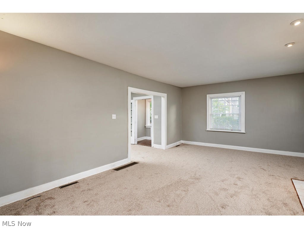17009 Fernway Road Cleveland, OH 44120 - Photo 5 of 19