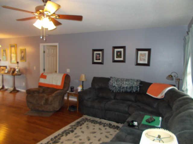 35 Lambs Ferry Road Leoma, TN 38468 - Photo 3 of 17 Family room