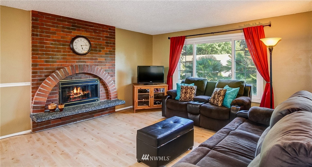 531 213th Place Southwest Bothell, WA 98021 - Photo 2 of 18