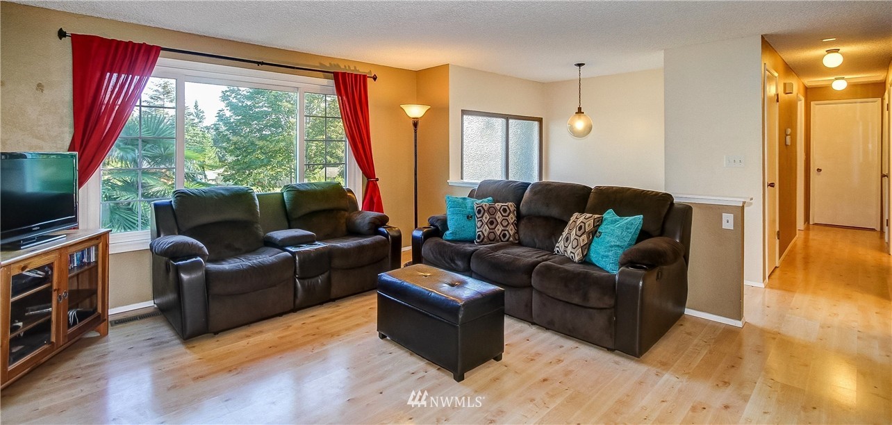 531 213th Place Southwest Bothell, WA 98021 - Photo 3 of 18