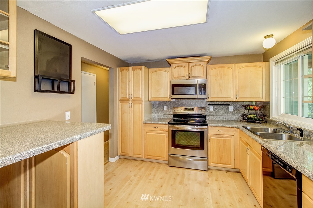 531 213th Place Southwest Bothell, WA 98021 - Photo 7 of 18
