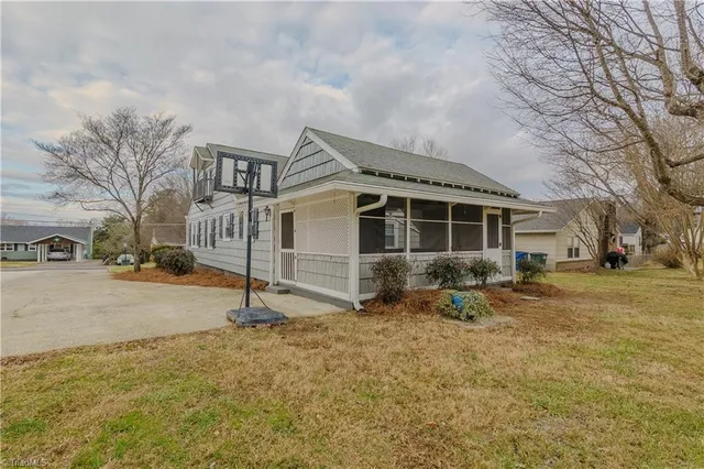 $329,900 | 1534 5 Oaks Trail, Mount Airy, NC 27030