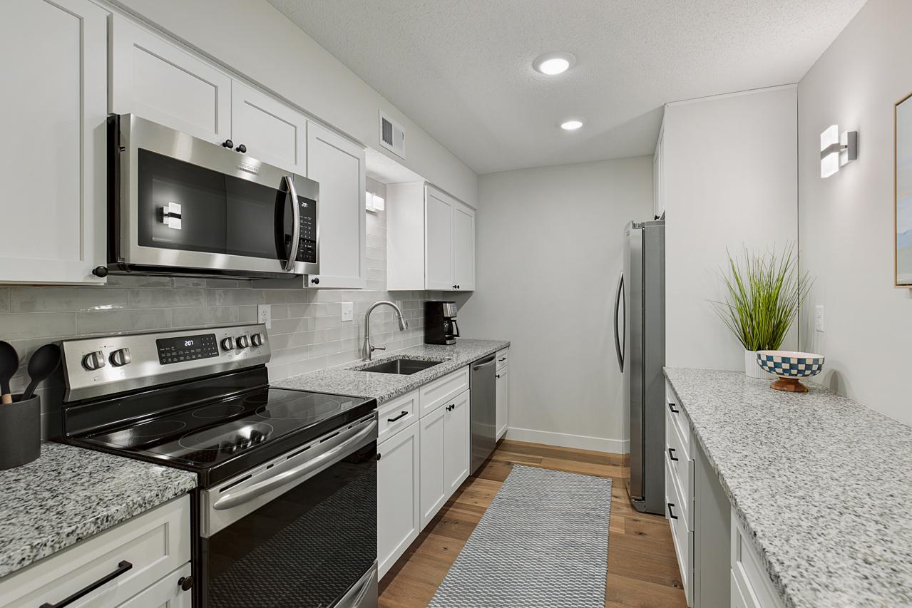 6328 Barrie Road, Unit 3K Edina, MN 55435 - Photo 4 of 17