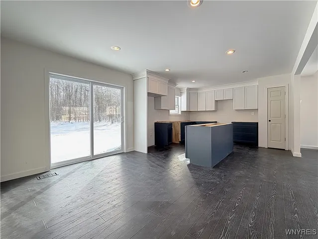 $550,000 | 595 Seneca Road, Evans, NY 14006