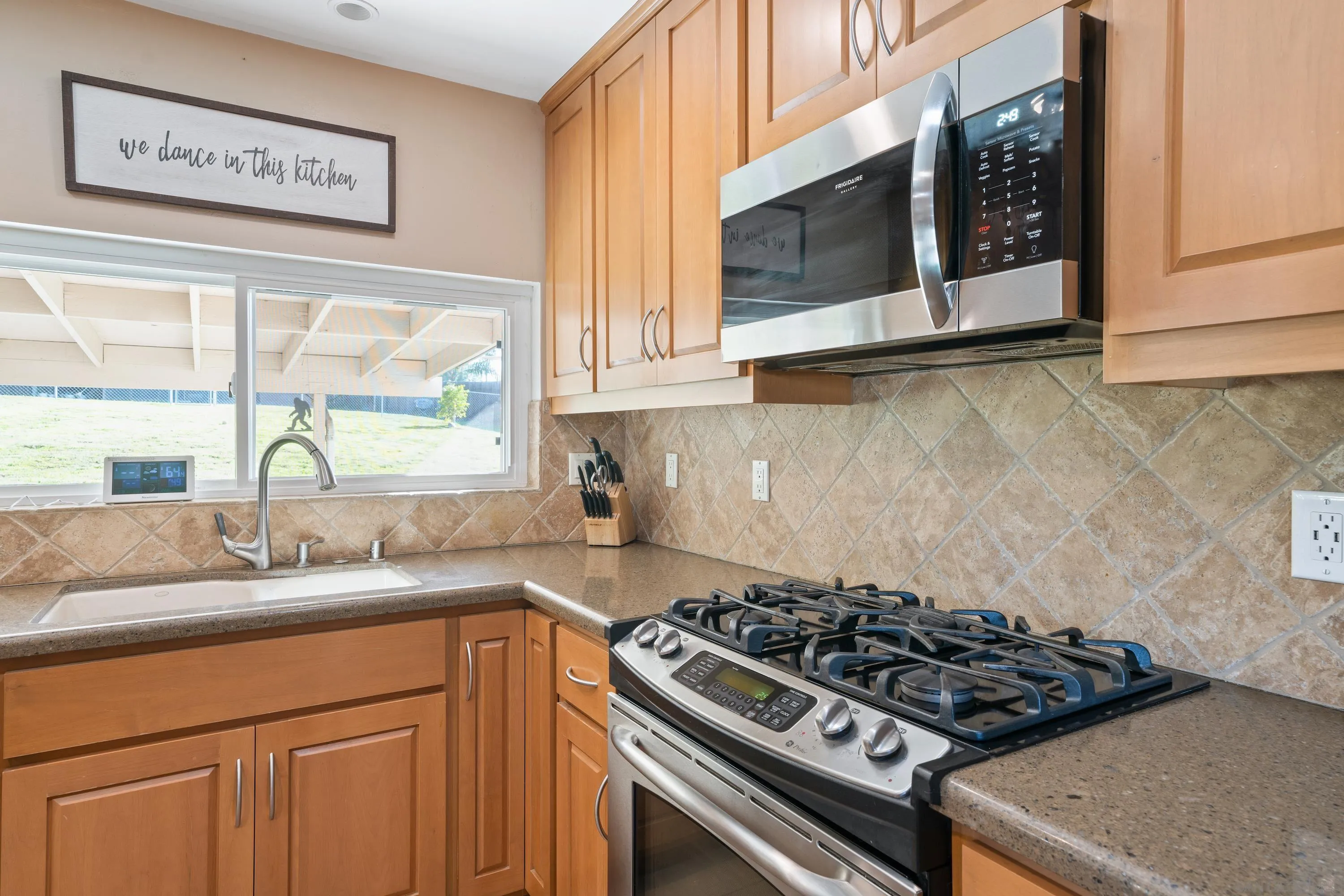 9035 Mac Lane Spring Valley, CA 91977 - Photo 8 of 31 Gallery Image 8