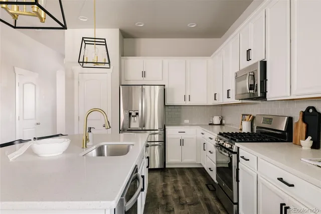 $800,000 | 5191 Willow Way, Denver, CO 80238