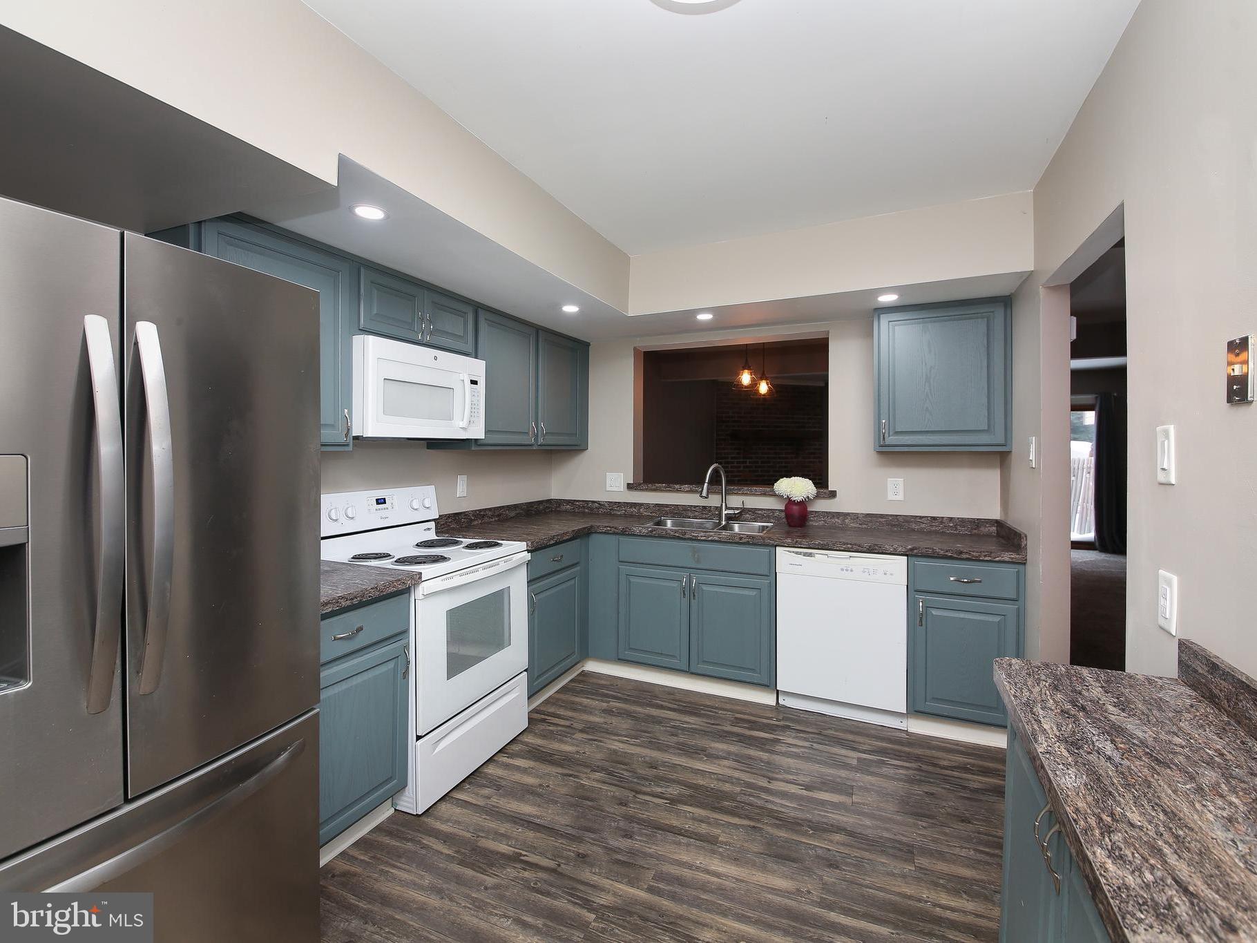 5 Jack Ladder Circle Horsham, PA 19044 - Photo 3 of 17 Kitchen With View of Living Area