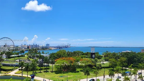 $2,850 | 253 Northeast 2nd Street, Unit 1004, Miami, FL 33132