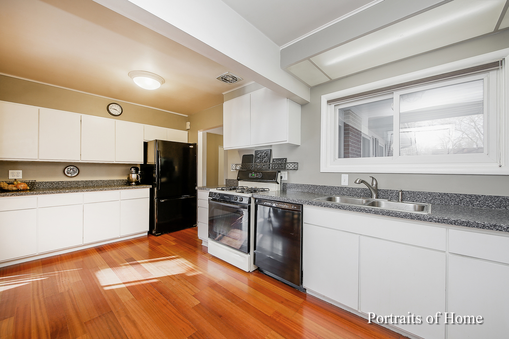21W251 Coronet Road Lombard, IL 60148 - Photo 4 of 16