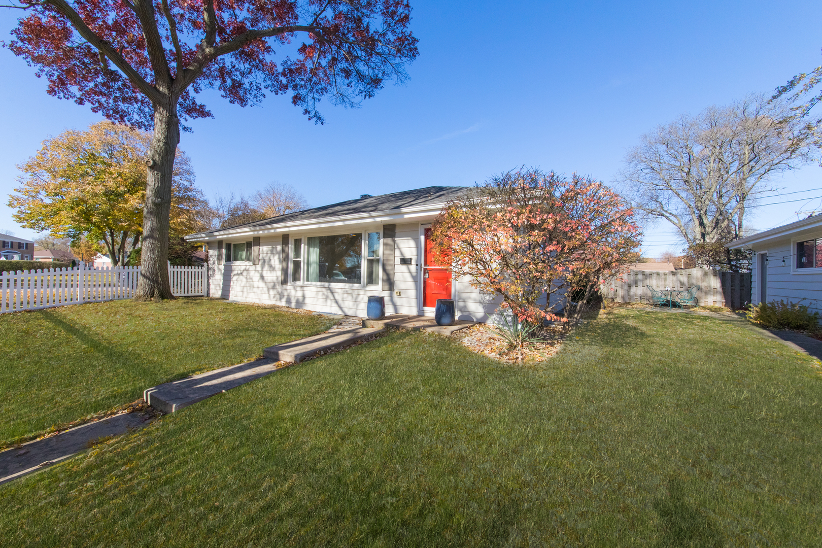 101 North Pine Street Mount Prospect, IL 60056 - Photo 25 of 32 a view of house with backyard