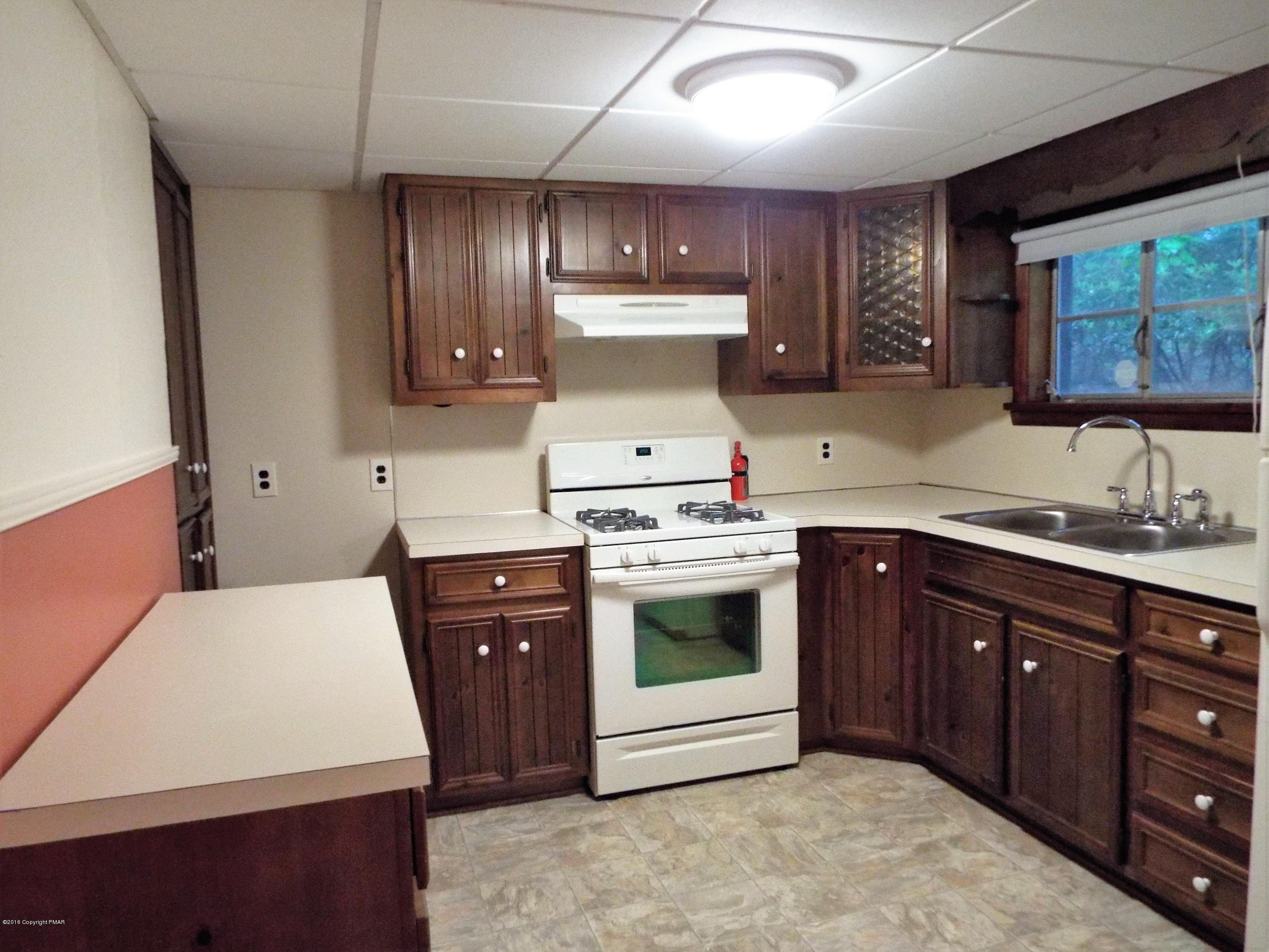 1615 Donalds Road Effort, PA 18330 - Photo 6 of 13 Kitchen