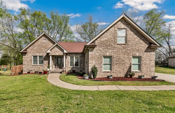 $530,000 | 1040 Northridge Drive, Greenbrier, TN 37073