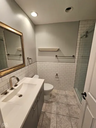 $2,250 | 916 North Alabama Street, Indianapolis, IN 46204