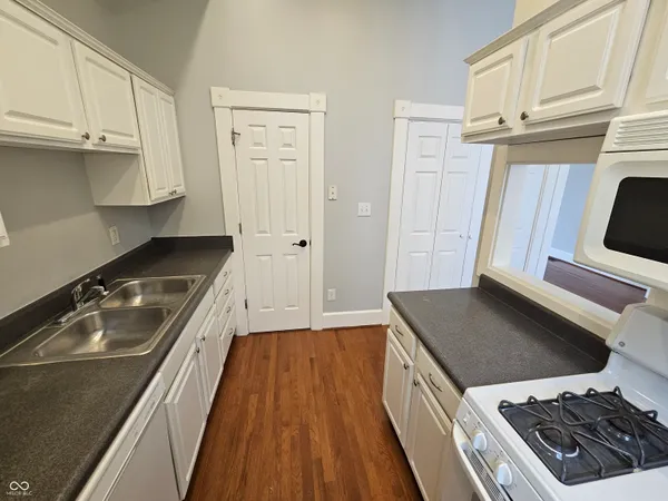$2,250 | 916 North Alabama Street, Indianapolis, IN 46204