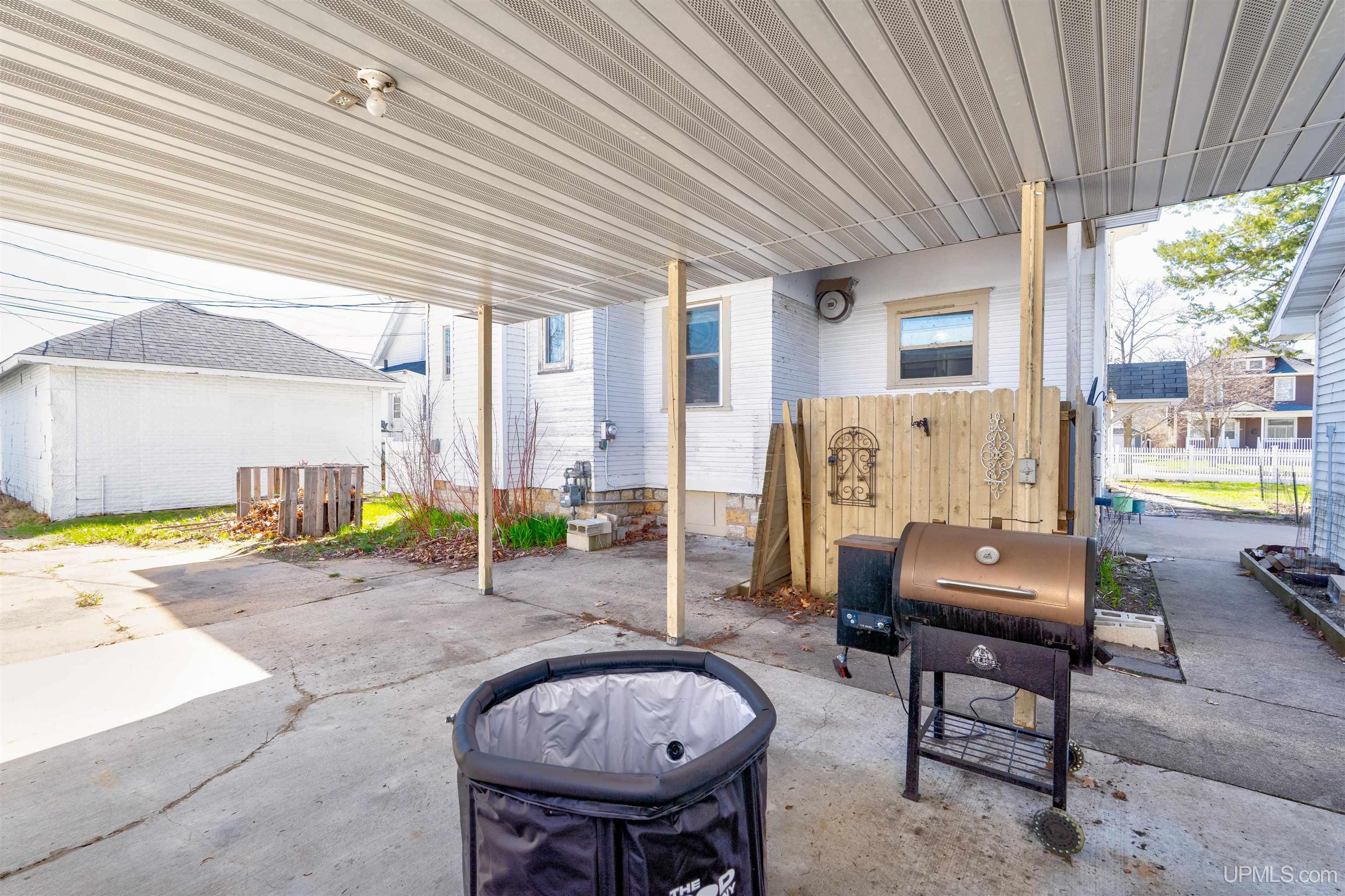 705 South 10th Street Escanaba, MI 49829 - Photo 7 of 45