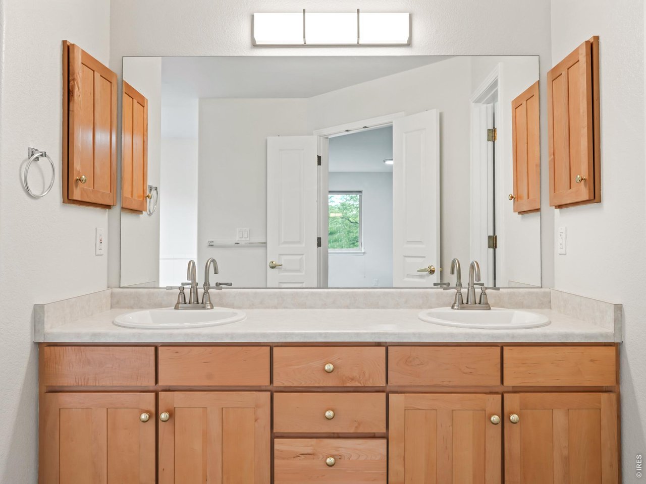 926 Hover Ridge Circle Longmont, CO 80501 - Photo 15 of 31 Primary bathroom