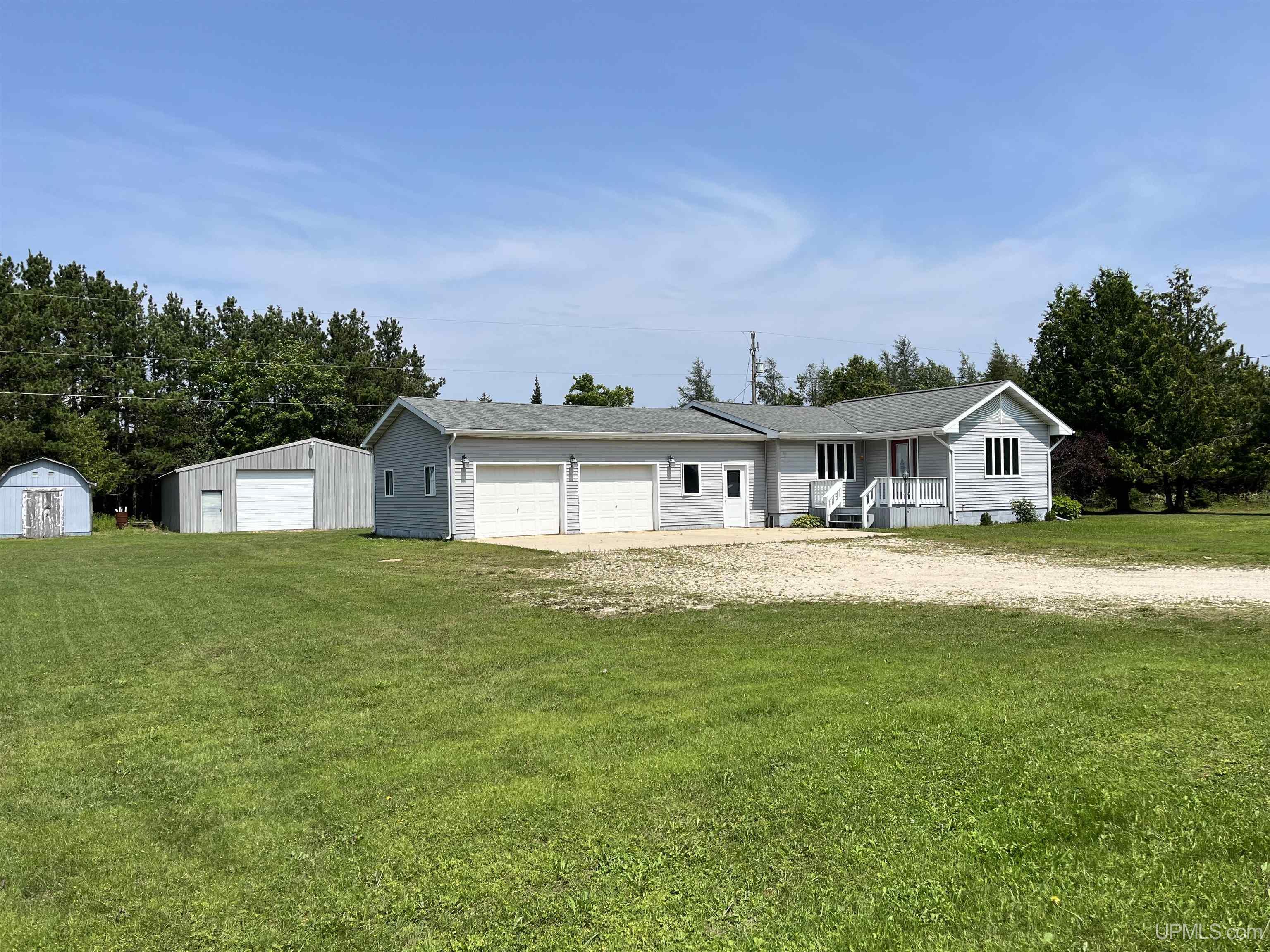 5826 W River Road Manistique, MI 49854 - Photo 2 of 41