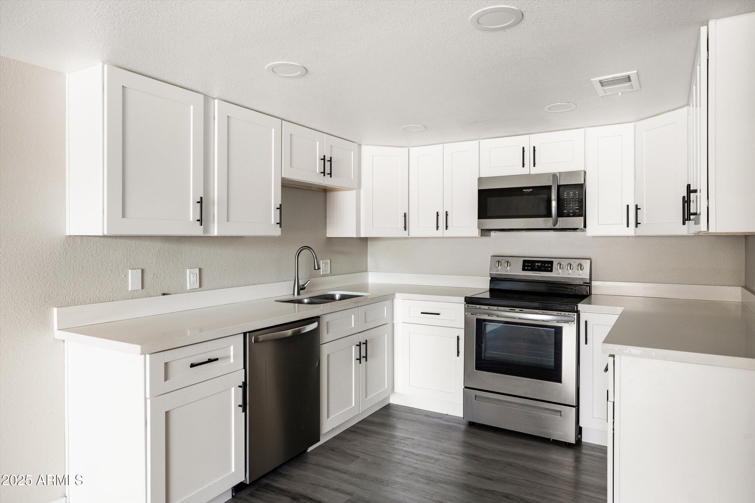 7920 East Camelback Road, Unit 110 Scottsdale, AZ 85251 - Photo 3 of 29 14-Unit 110 7920 E Camelback Rd_ 18_14