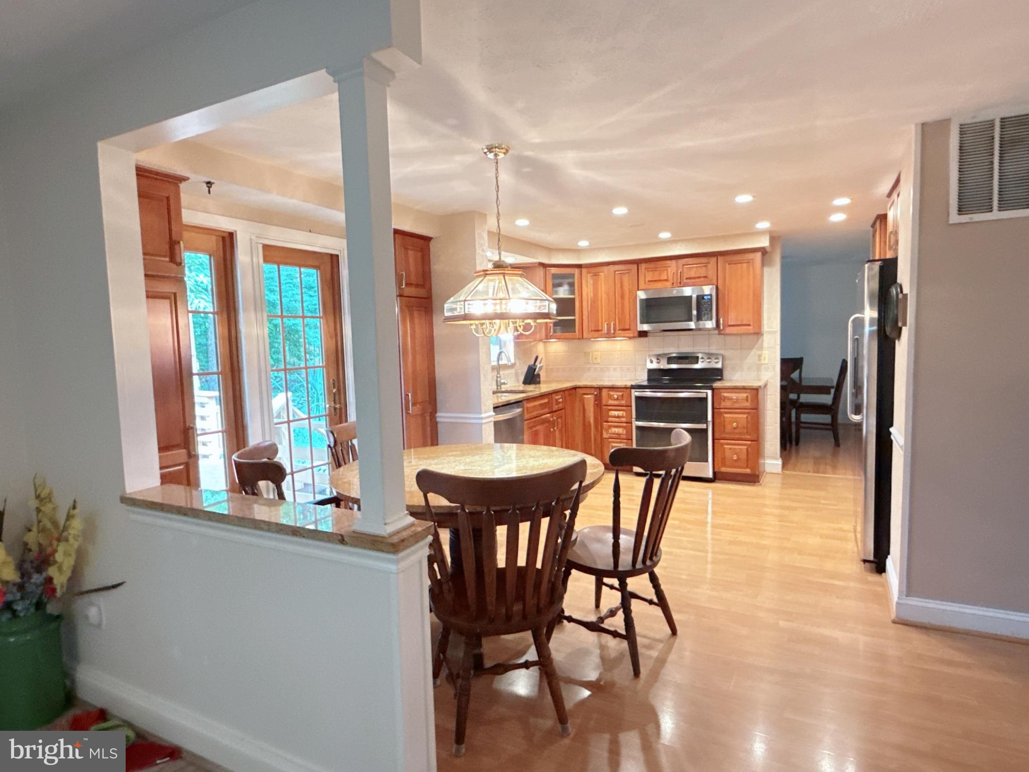 5731 Heming Avenue Springfield, VA 22151 - Photo 5 of 30 Gallery Image 5