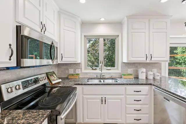 $550,000 | 14650 40th Place North, Plymouth, MN 55446