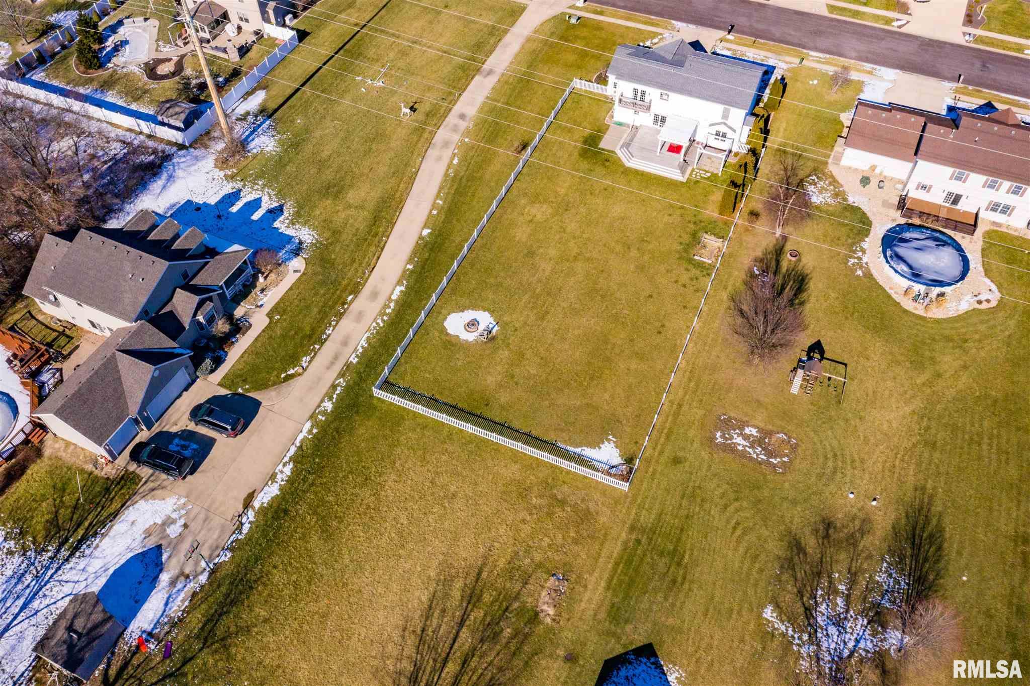 1610 Sycamore Washington, IL 61571 - Photo 6 of 46 Gallery Image 6