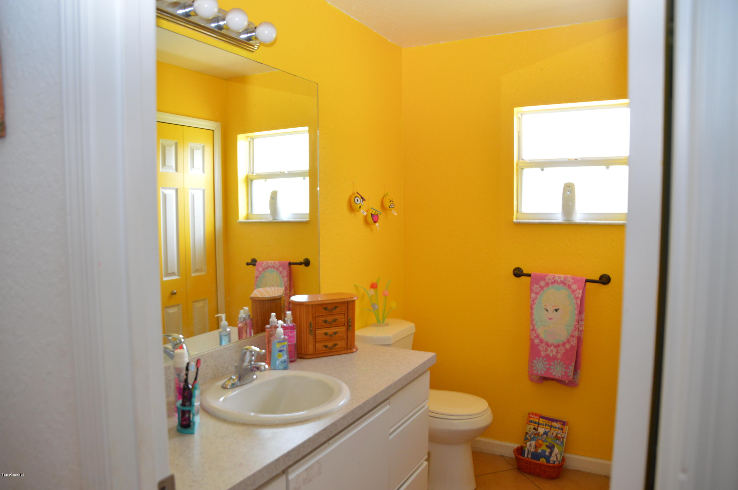 3141 Aspen Road Southeast Palm Bay, FL 32909 - Photo 22 of 24 21 - Guest bathroom