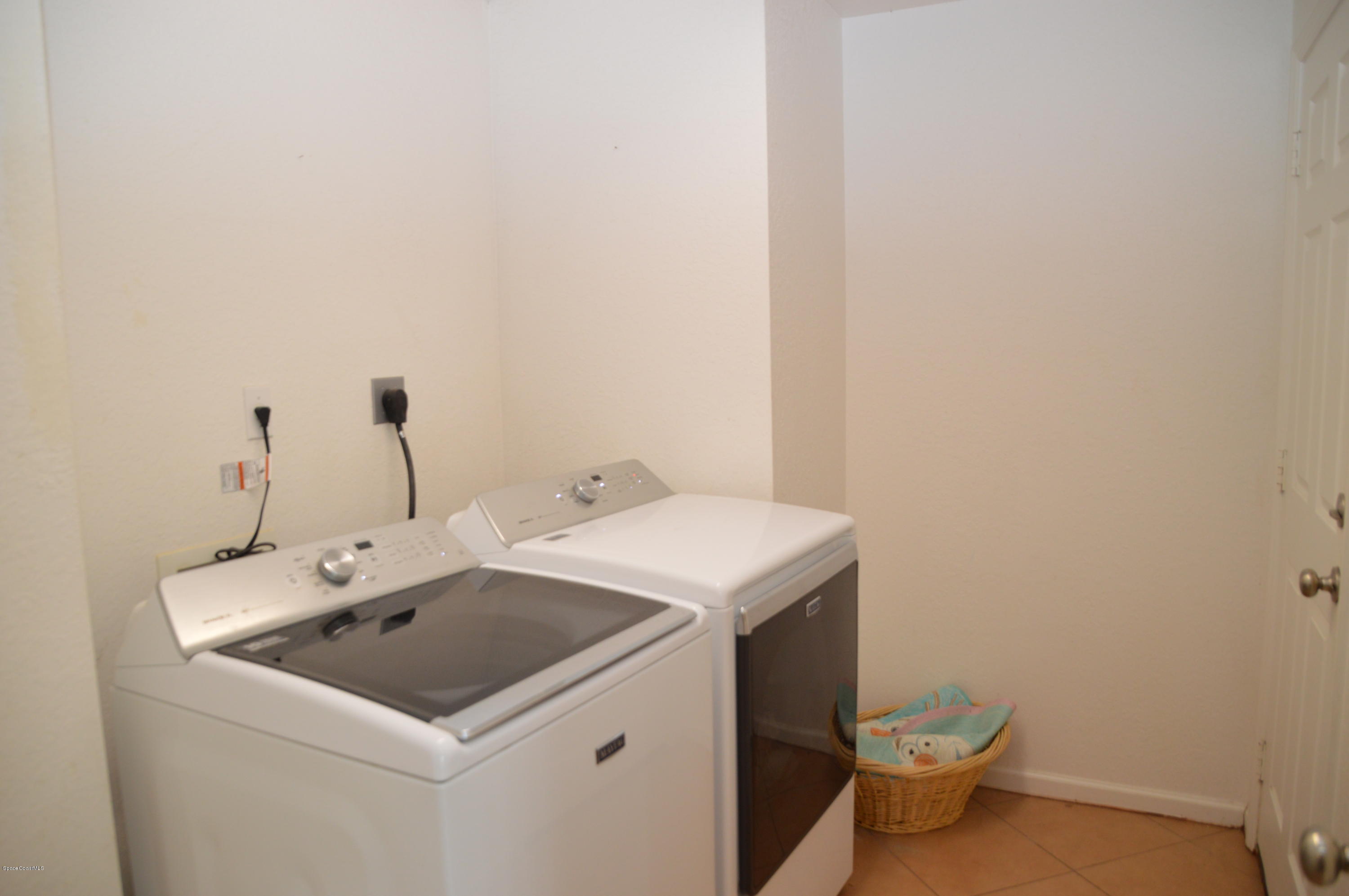 3141 Aspen Road Southeast Palm Bay, FL 32909 - Photo 23 of 24 22 - indoor laundry room