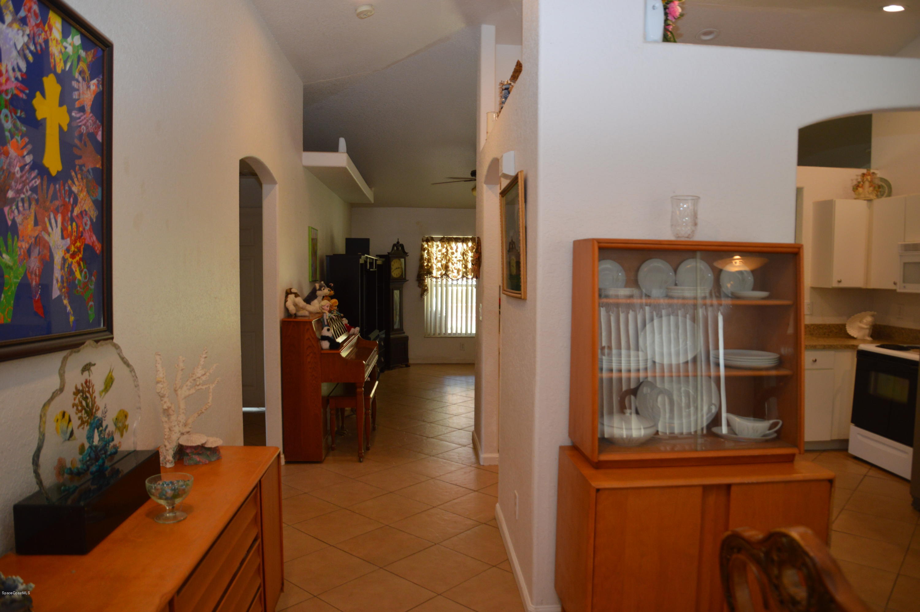 3141 Aspen Road Southeast Palm Bay, FL 32909 - Photo 6 of 24 6 - Entering home