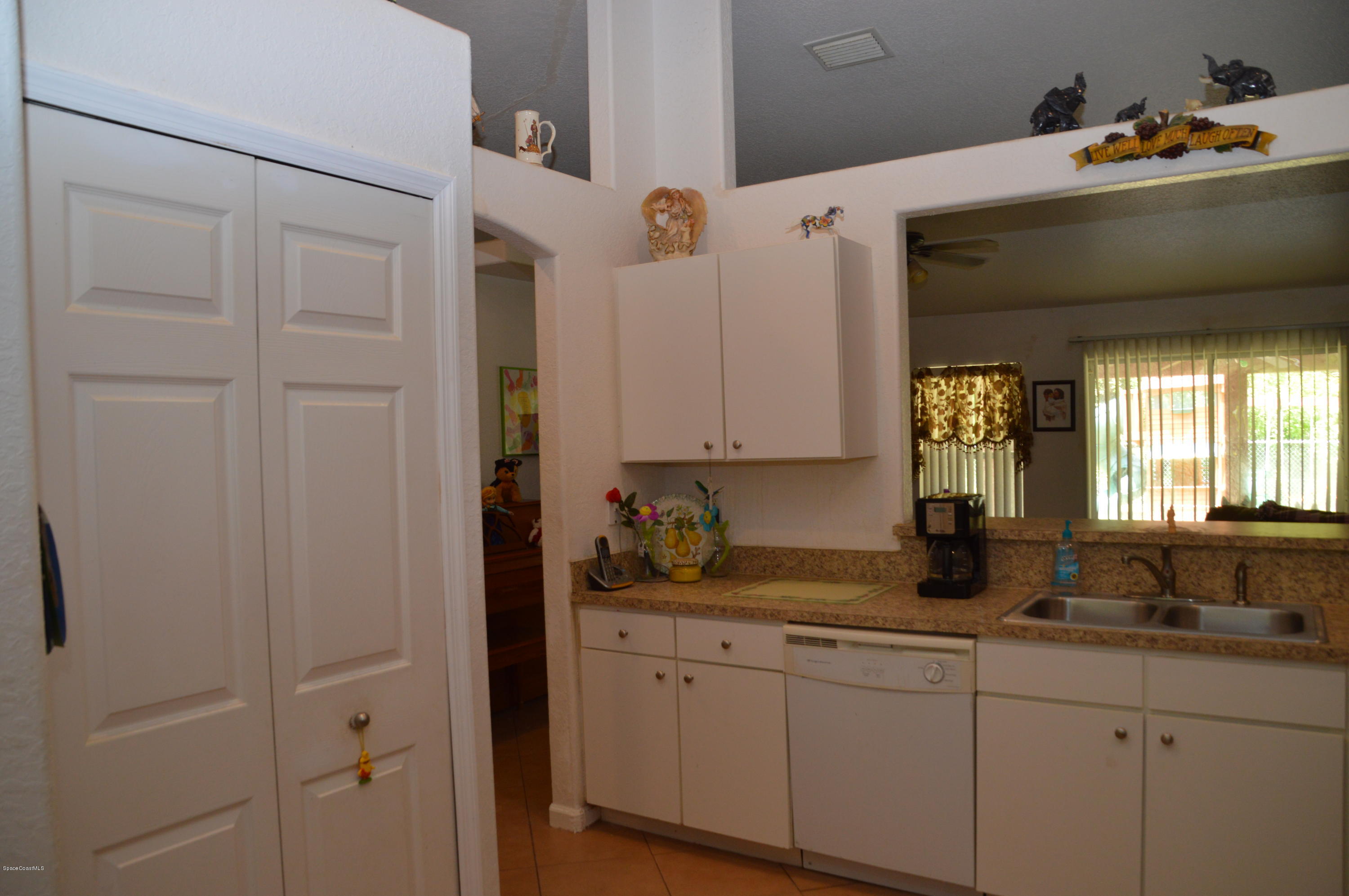 3141 Aspen Road Southeast Palm Bay, FL 32909 - Photo 10 of 24 10 - Kitchen
