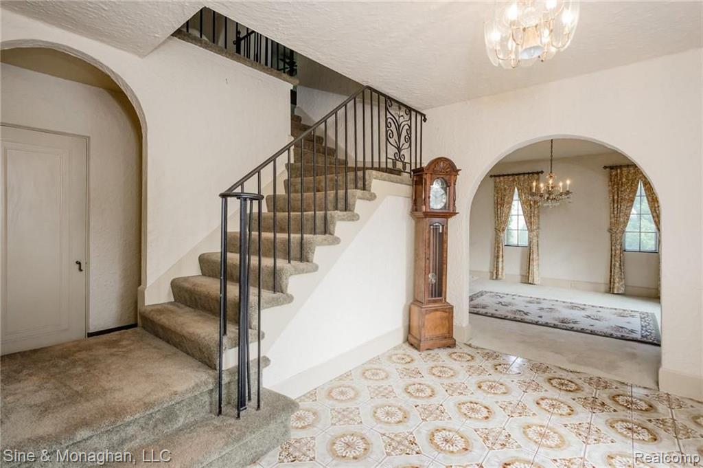 561 Middlesex Road Grosse Pointe Park, MI 48230 - Photo 4 of 53