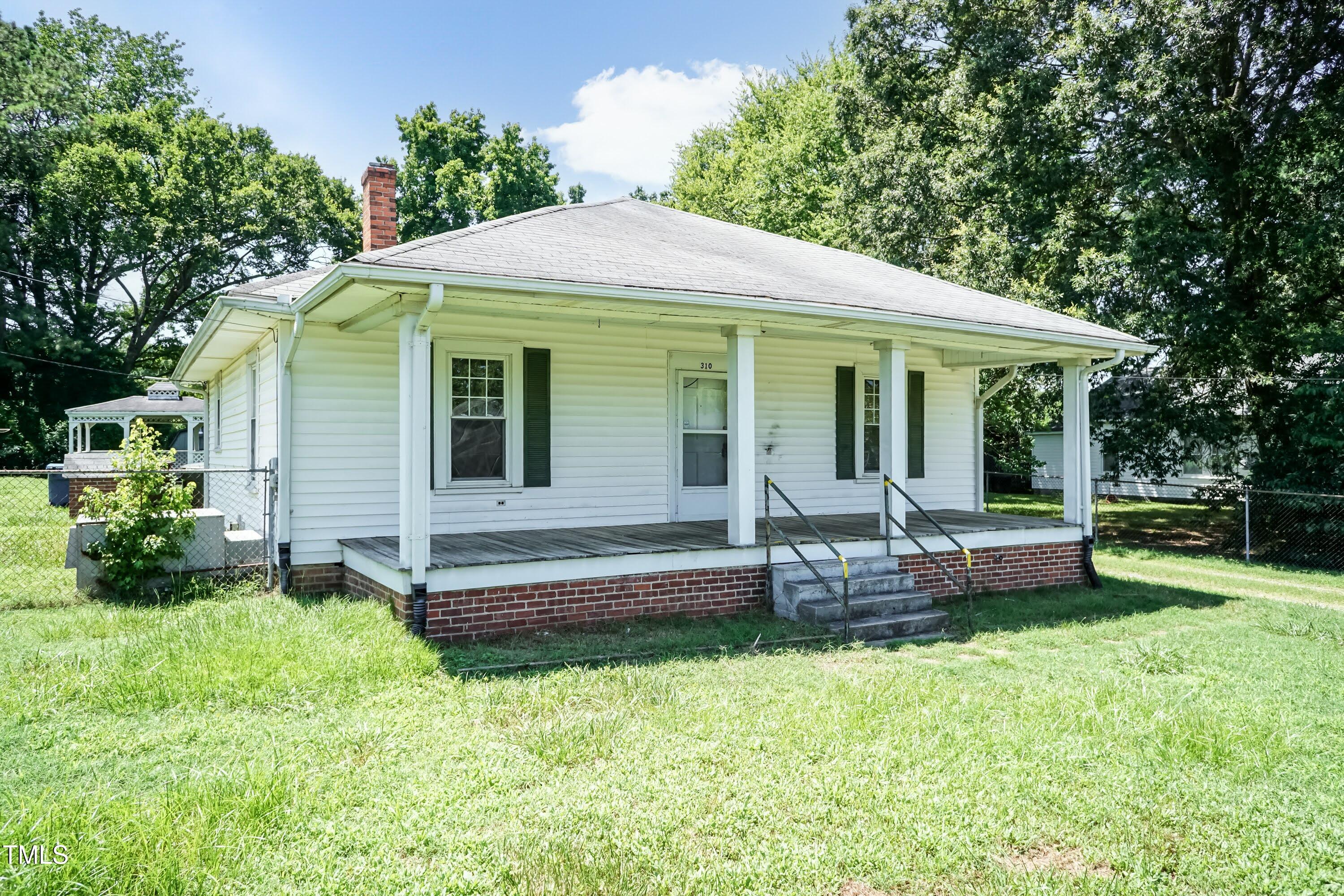 310 Spring Street Durham, NC 27703 - Photo 7 of 43 a front view of a house with garden