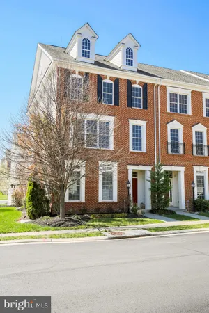 $3,800 | 42469 Redstone Terrace, Brambleton, VA 20148