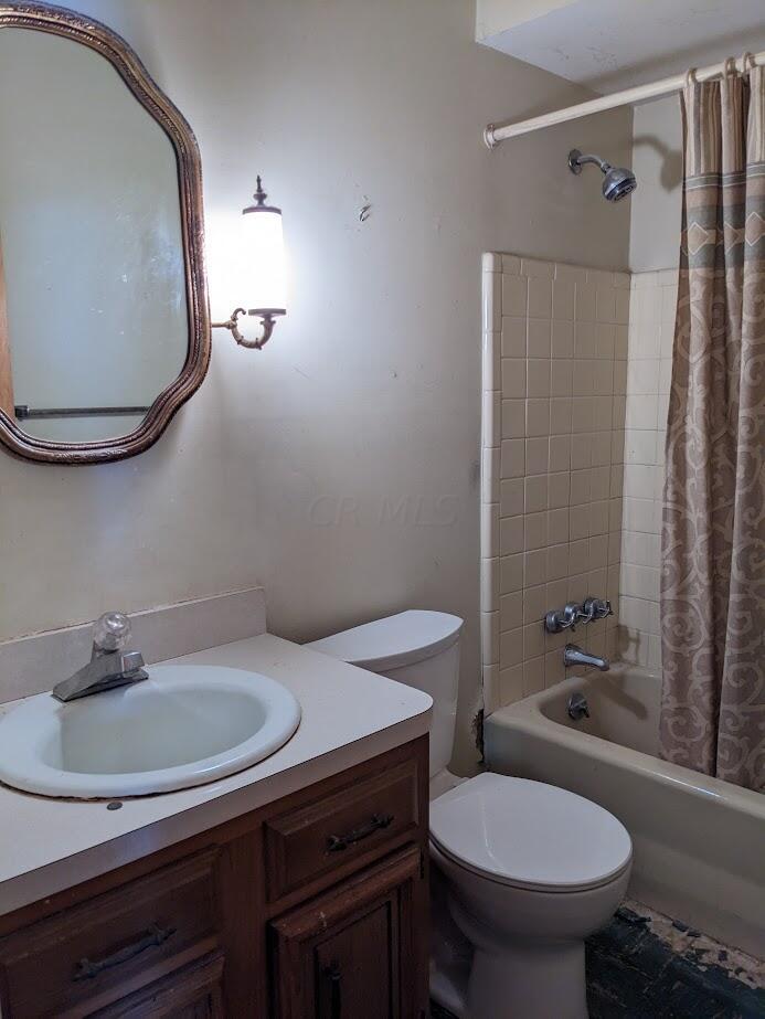 256 Sturbridge Road Columbus, OH 43228 - Photo 10 of 15 1st Floor Full Bath