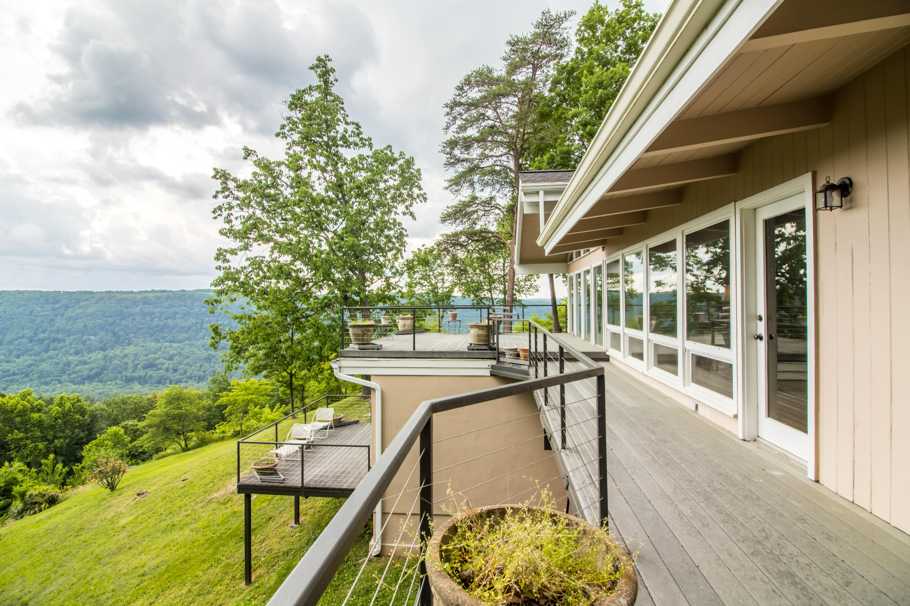 114 Riverpoint Road Signal Mountain, TN 37377 - Photo 5 of 49 114-Riverpoint-Rd-High-Res-10