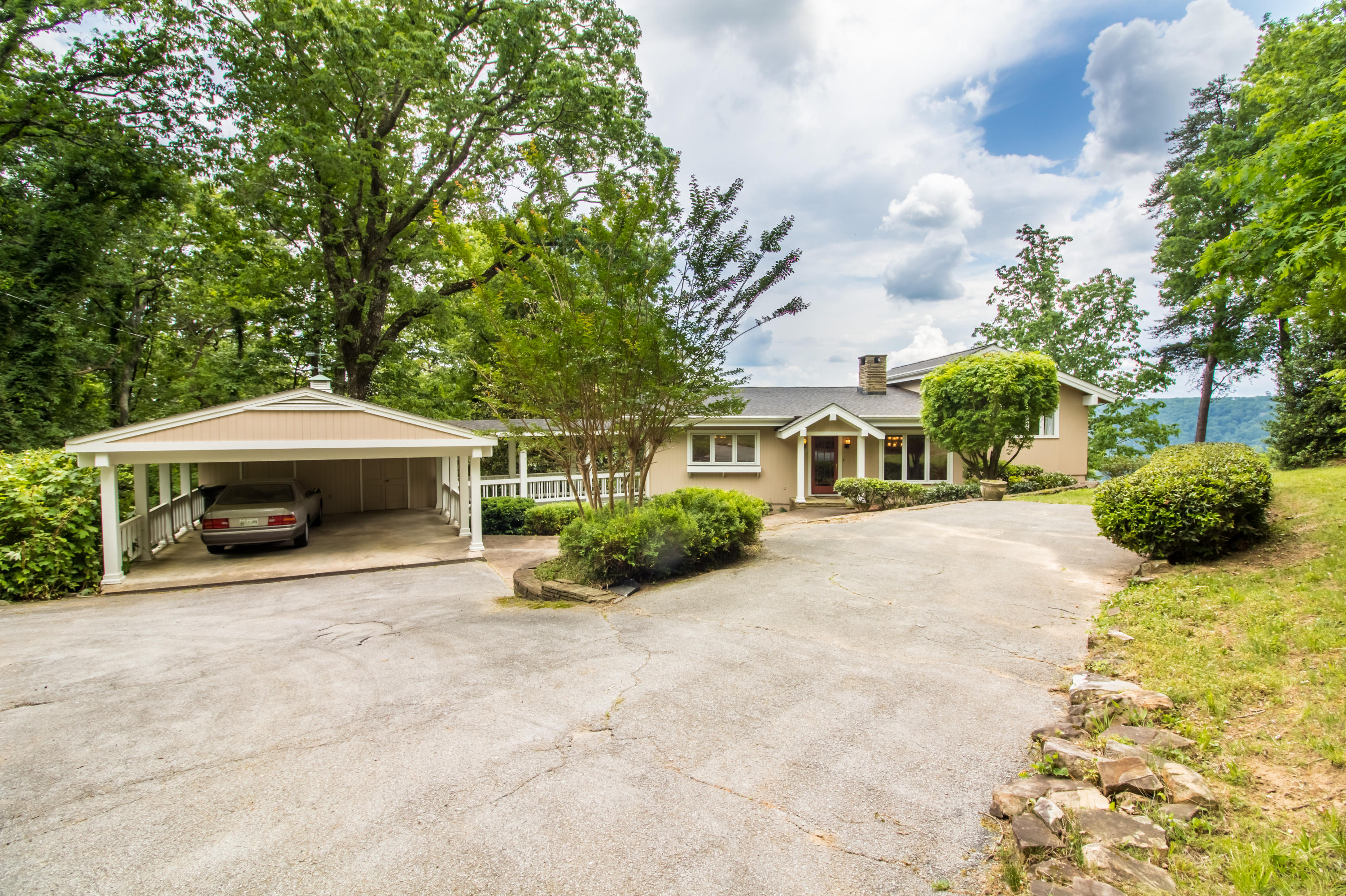 114 Riverpoint Road Signal Mountain, TN 37377 - Photo 8 of 49 114-Riverpoint-Rd-High-Res-1