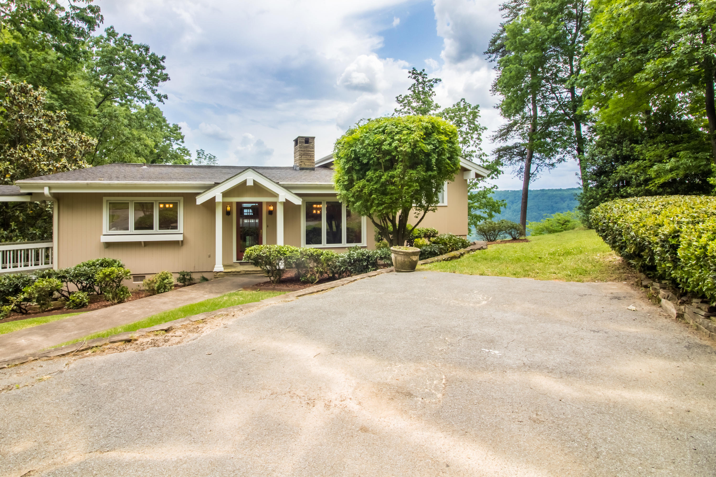 114 Riverpoint Road Signal Mountain, TN 37377 - Photo 9 of 49 114-Riverpoint-Rd-High-Res-2