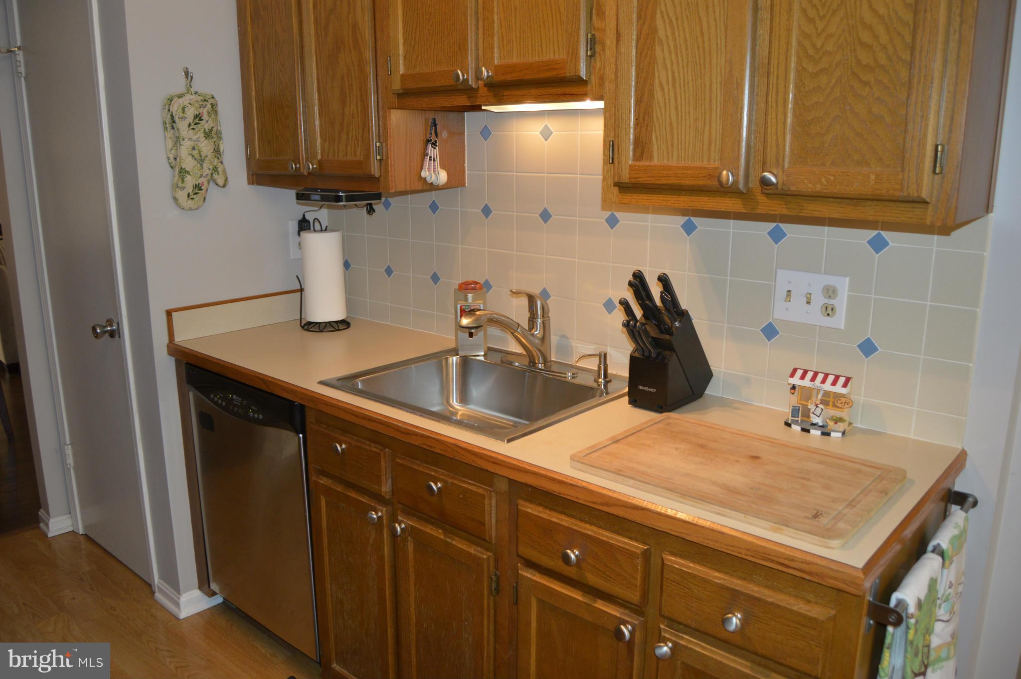 15025 Travert Way Silver Spring, MD 20906 - Photo 8 of 24 Kitchen