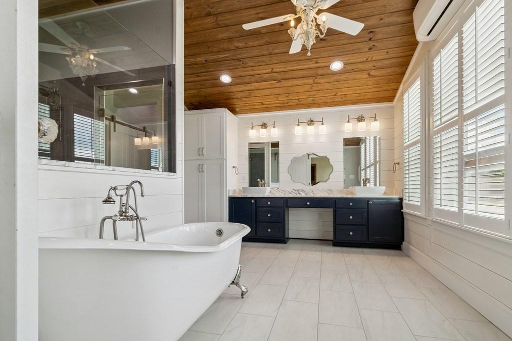 800 County Road 2807 Mabank, TX 75147 - Photo 20 of 39 a bathroom with a bathtub sink vanity and mirror