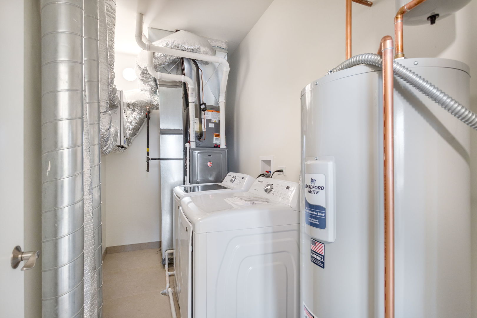 3801 West 26th Street, Unit 301 Chicago, IL 60623 - Photo 11 of 12 a utility room with dryer and washer