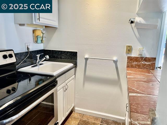 35.5 Kent Court Moraga, CA 94556 - Photo 3 of 17 a utility room with sink dryer and washer