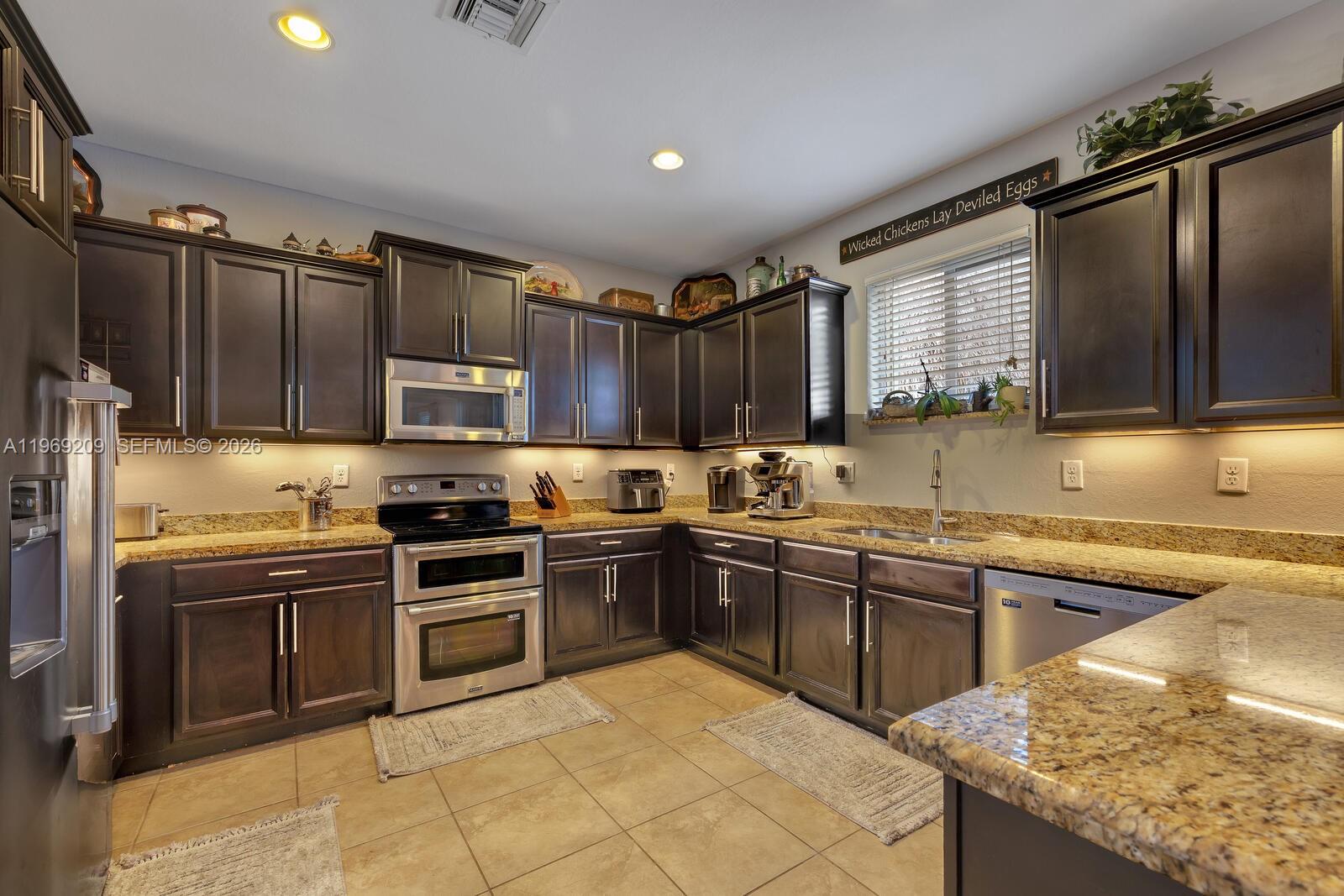2152 Northwest 16th Terrace Homestead, FL 33030 - Photo 5 of 30