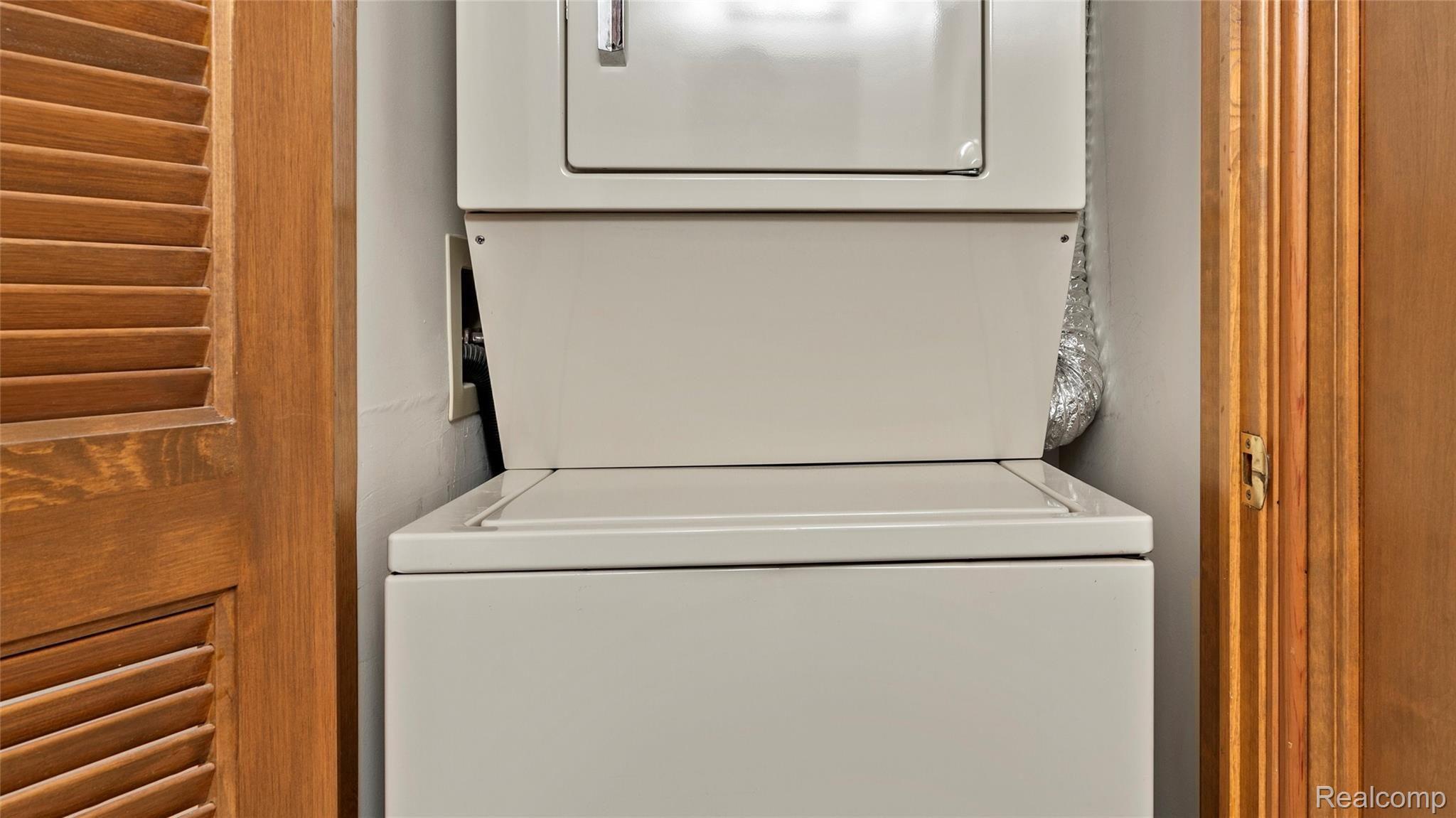 918 Wexford Way Rochester, MI 48307 - Photo 13 of 22 Stacked Washer/Dryer in 2nd Full Bath for easy access