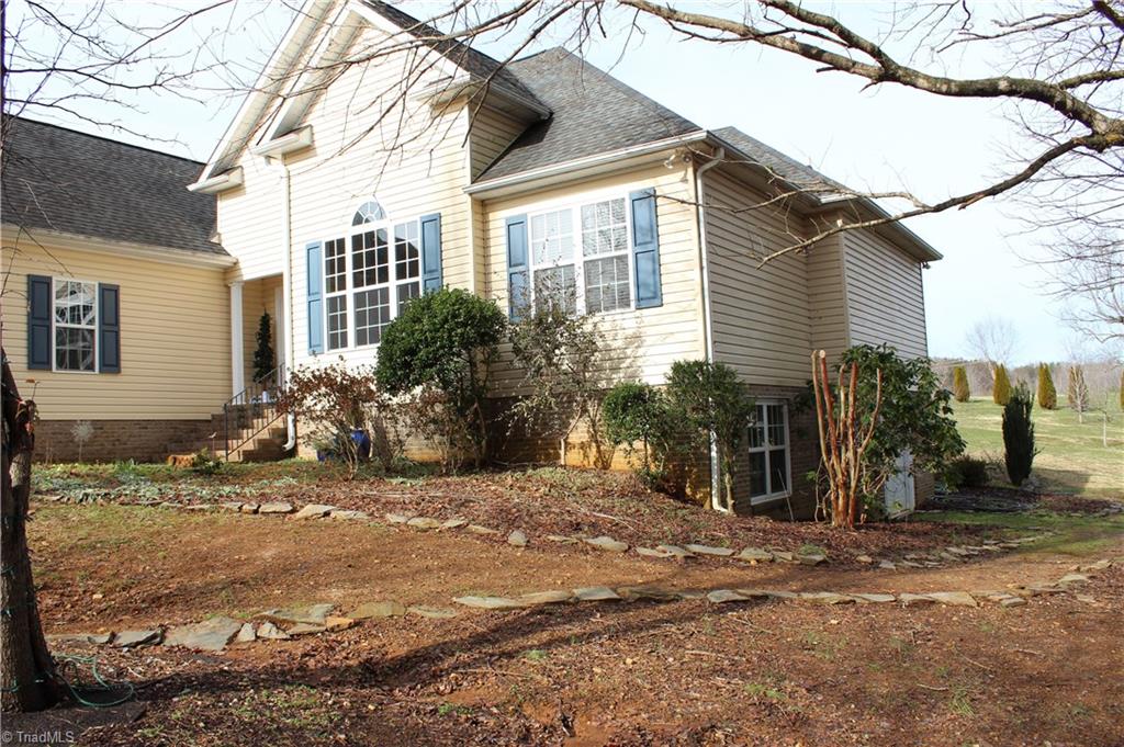 2915 Clear Ridge Drive Trinity, NC 27370 - Photo 4 of 30 Gallery Image 4