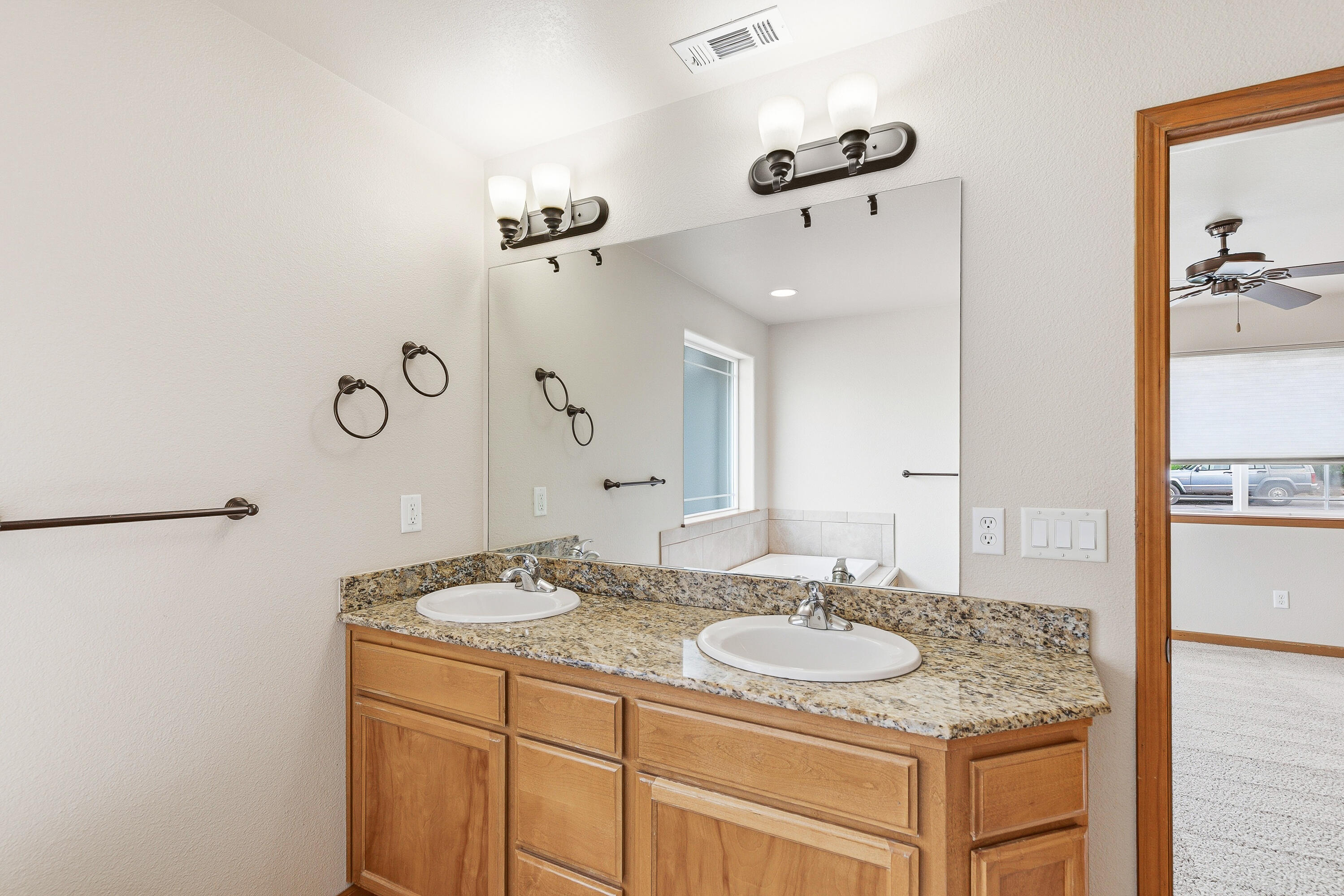 602 Barton Road Eagle Point, OR 97524 - Photo 15 of 31
