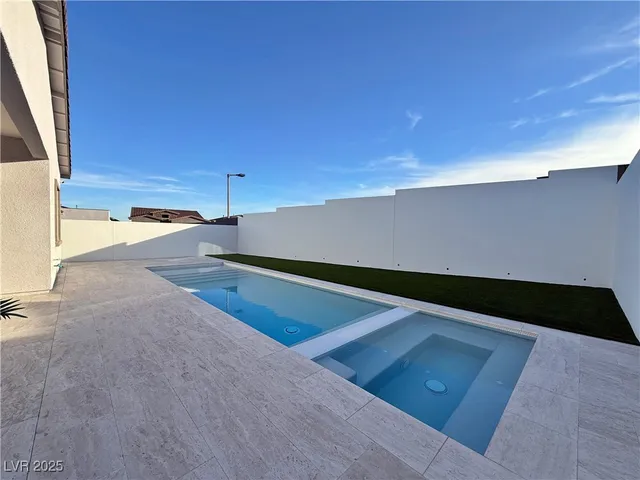 $1,190,000 | 11593 Peregrine Pt Court, Las Vegas, NV 89138