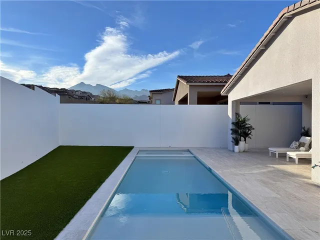 $1,190,000 | 11593 Peregrine Pt Court, Las Vegas, NV 89138